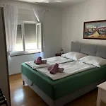 Apartman Rozi *