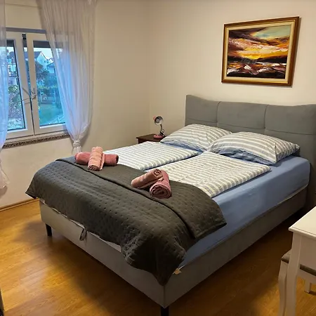 Rozi Apartman *