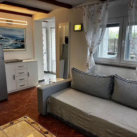 Rozi Apartment