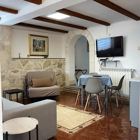 Rozi Apartman *