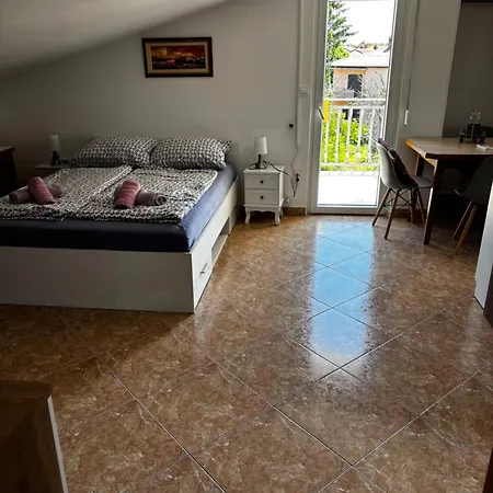 Rozi Apartman *