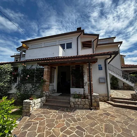 Apartment Rozi