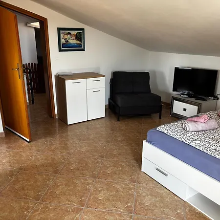 Rozi Apartman *
